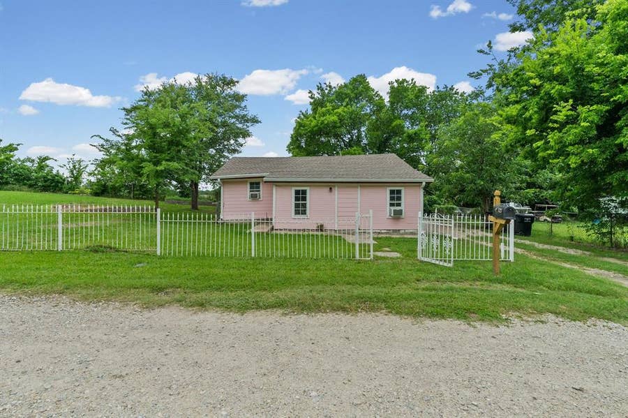 Property photo for 325 West Lane, Quinlan, TX