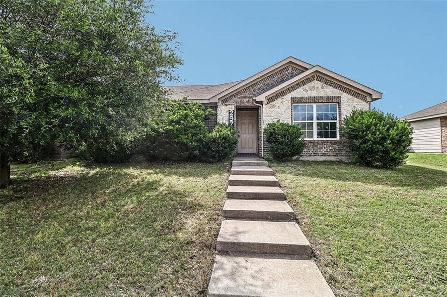 Property photo for 2979 Driftwood Lane, Lancaster, TX