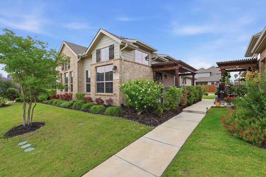Property photo for 2721 Garden Gate Lane, Wylie, TX