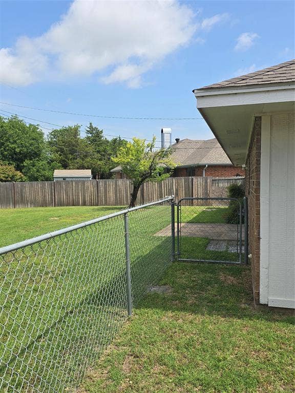 9 Marvin Gardens, Midlothian, TX 76065 Dog Pen