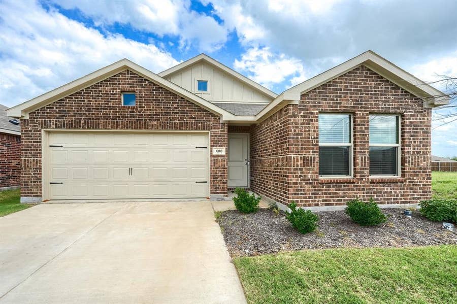 Property photo for 1318 Eldridge Pond Street, Forney, TX