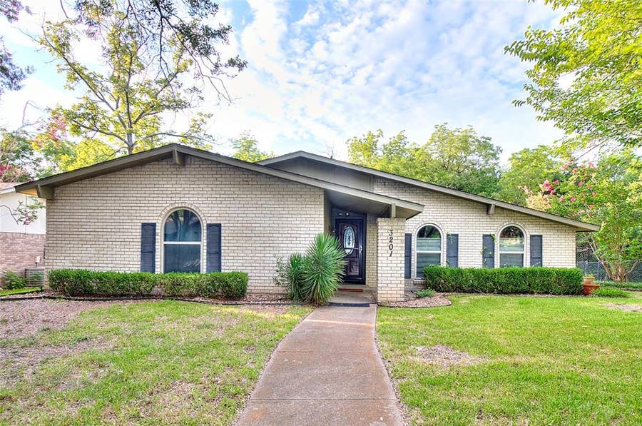 Property photo for 3201 Christie Circle, Garland, TX