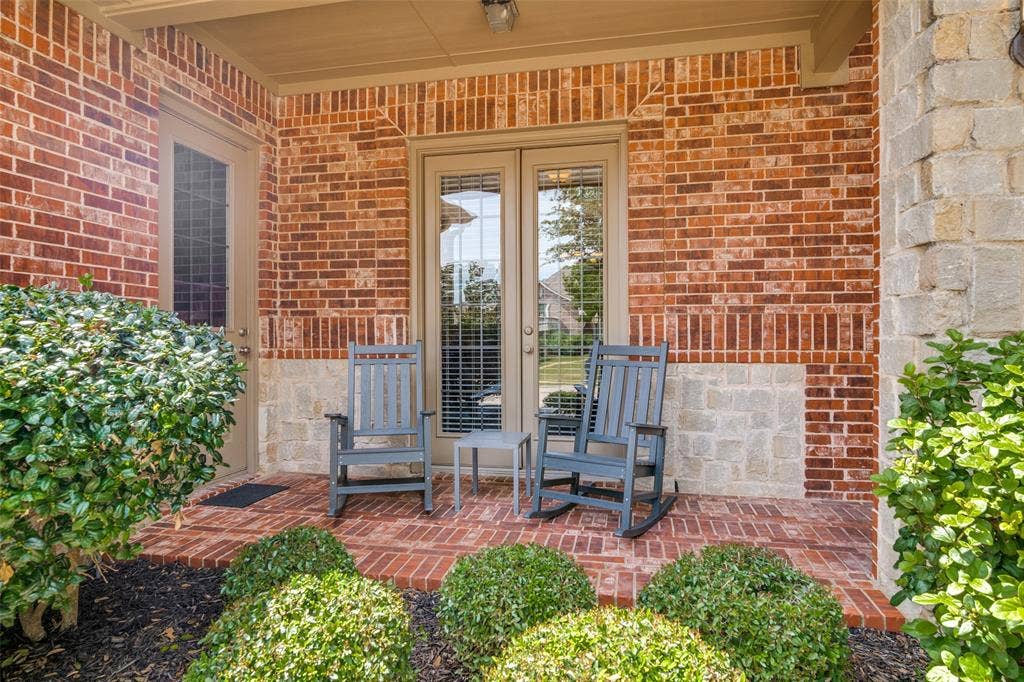 4305 Loch Haven Court, McKinney, TX 75072 Property situated on a large quiet cul-de-sac with mature trees and a manicured lawn