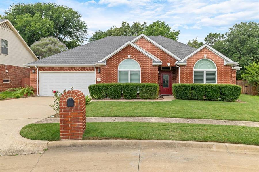 Property photo for 1131 Indy Court, Irving, TX