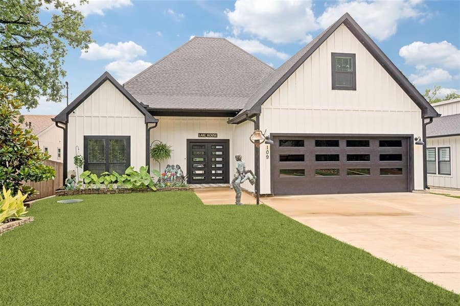 Property photo for 109 Autumn Wood Trail, Gun Barrel City, TX