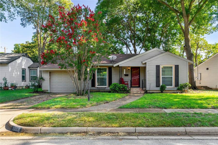 Property photo for 1309 Marydale Drive, Arlington, TX