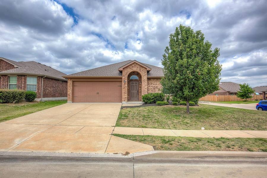 Property photo for 6300 Leaping Fawn Drive, Fort Worth, TX