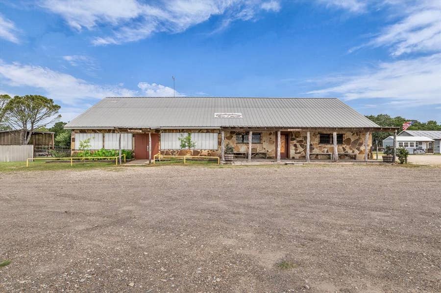 Property photo for 4553 Lake Felton Parkway, Hallsburg, TX