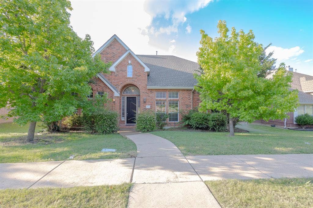 1200 Talley Lane, Frisco, TX 75033 View of front of property featuring a front lawn