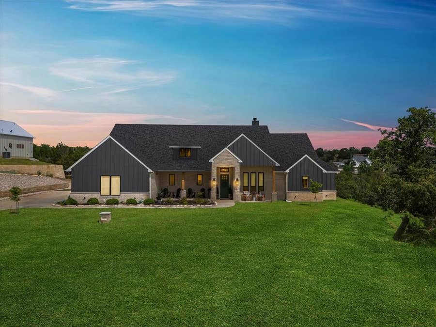 Property photo for 1059 Sweeney Way, Weatherford, TX