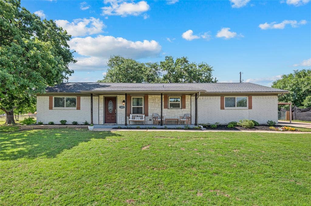 5656 Oak Haven Drive, Fort Worth, TX 76244 A full acre gives buyers the breathing room they keep hoping for, with mature trees, open space, and a quiet road that feels made for evening walks and bike rides.
