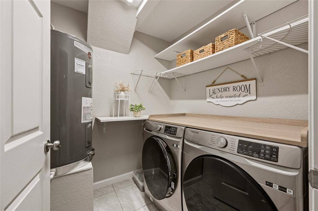 5656 Oak Haven Drive, Fort Worth, TX 76244 A practical utility room gives you the space you need for laundry, storage, muddy shoes, pet supplies, and all the real-life stuff that comes with a 1-acre property.