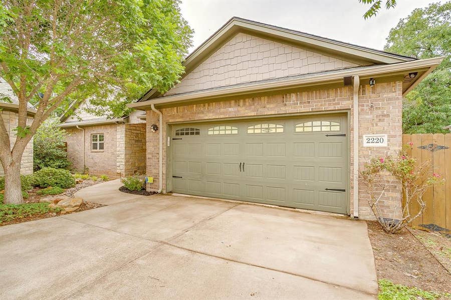 Property photo for 2220 Cobblestone Court, Granbury, TX