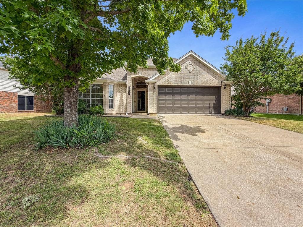 2516 Fairway View Drive, Burleson, TX 76028 2516 Fairway View Drive, Burleson, TX 76028