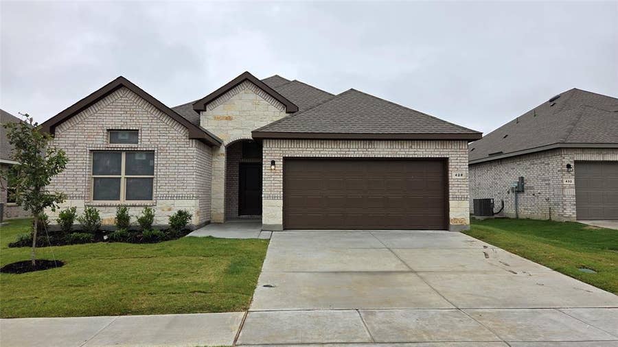 Property photo for 428 SUNDAY SILENCE Way, Granbury, TX