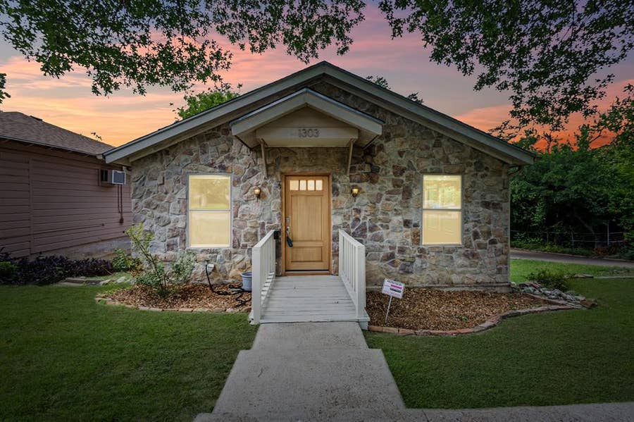 Property photo for 1303 Arizona Avenue, Dallas, TX