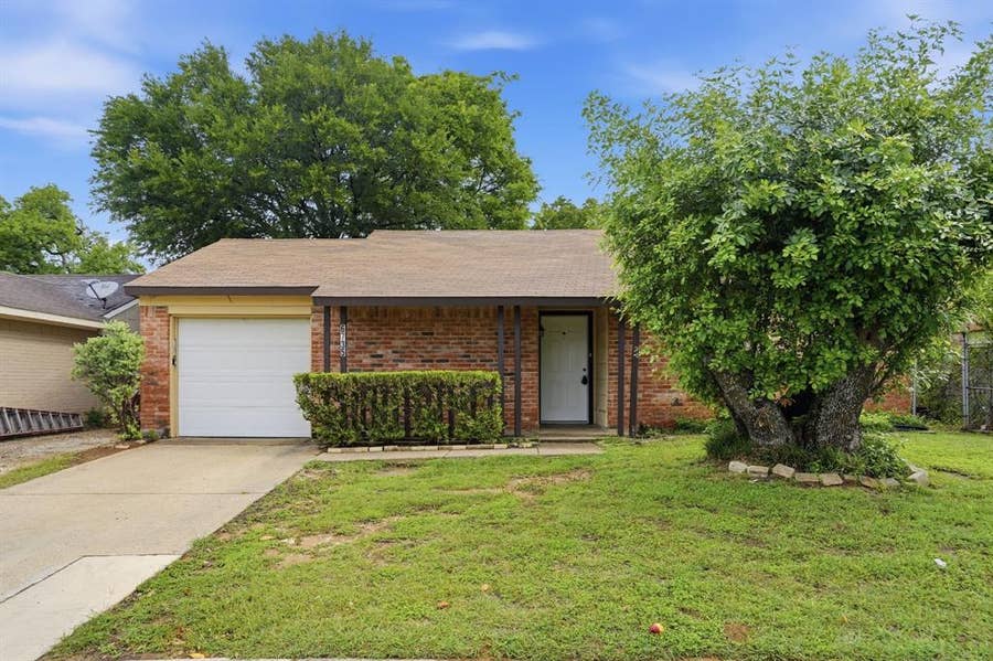 Property photo for 6735 Woodhill Road, Dallas, TX