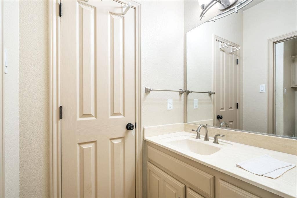 1341 Nettleton Drive, DeSoto, TX 75115