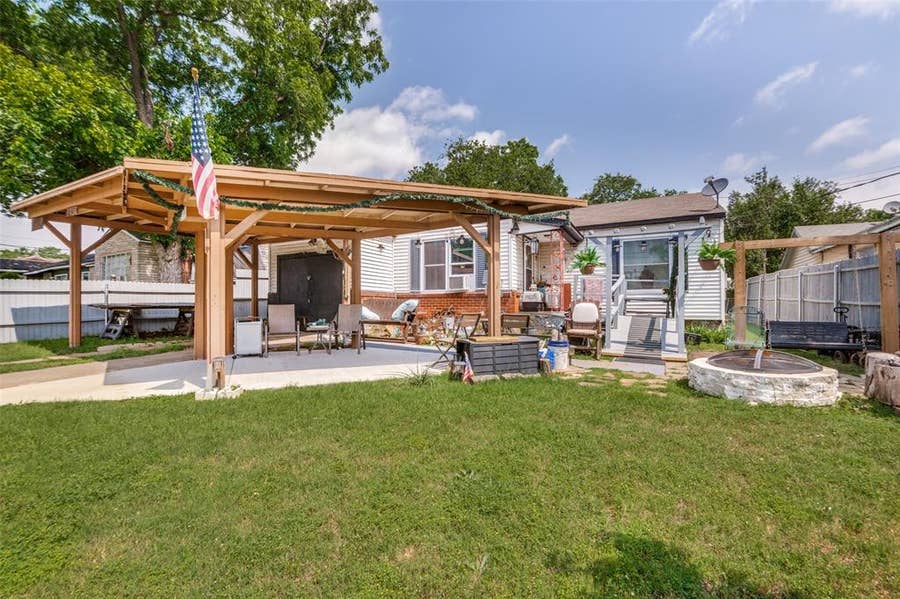 Property photo for 4015 Poinsettia Drive, Dallas, TX