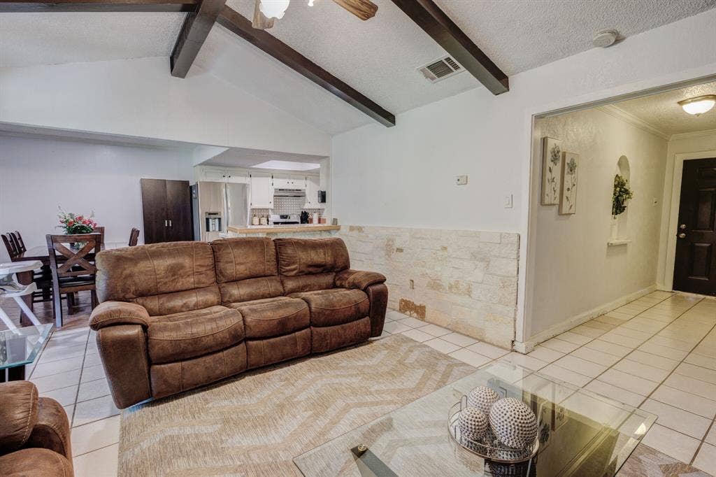 509 E Phillips Court, Grand Prairie, TX 75051 509 E Phillips Court, Grand Prairie, TX 75051