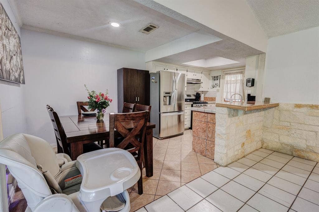 509 E Phillips Court, Grand Prairie, TX 75051 509 E Phillips Court, Grand Prairie, TX 75051