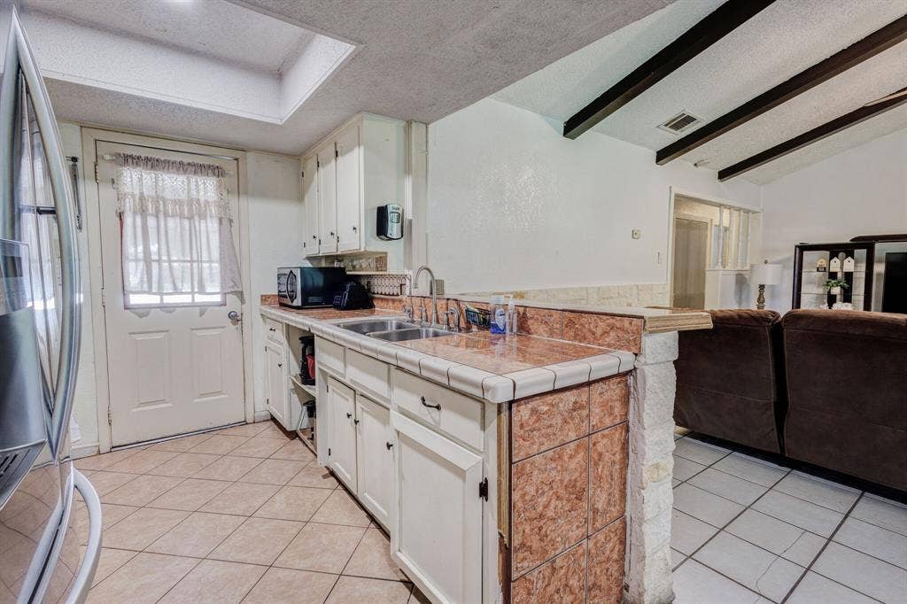 509 E Phillips Court, Grand Prairie, TX 75051 509 E Phillips Court, Grand Prairie, TX 75051