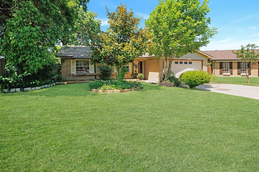 Property photo for 509 E Phillips Court, Grand Prairie, TX