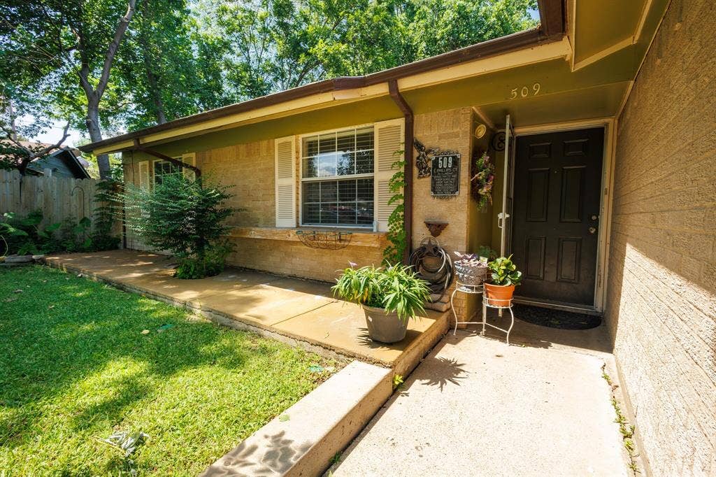 509 E Phillips Court, Grand Prairie, TX 75051 509 E Phillips Court, Grand Prairie, TX 75051