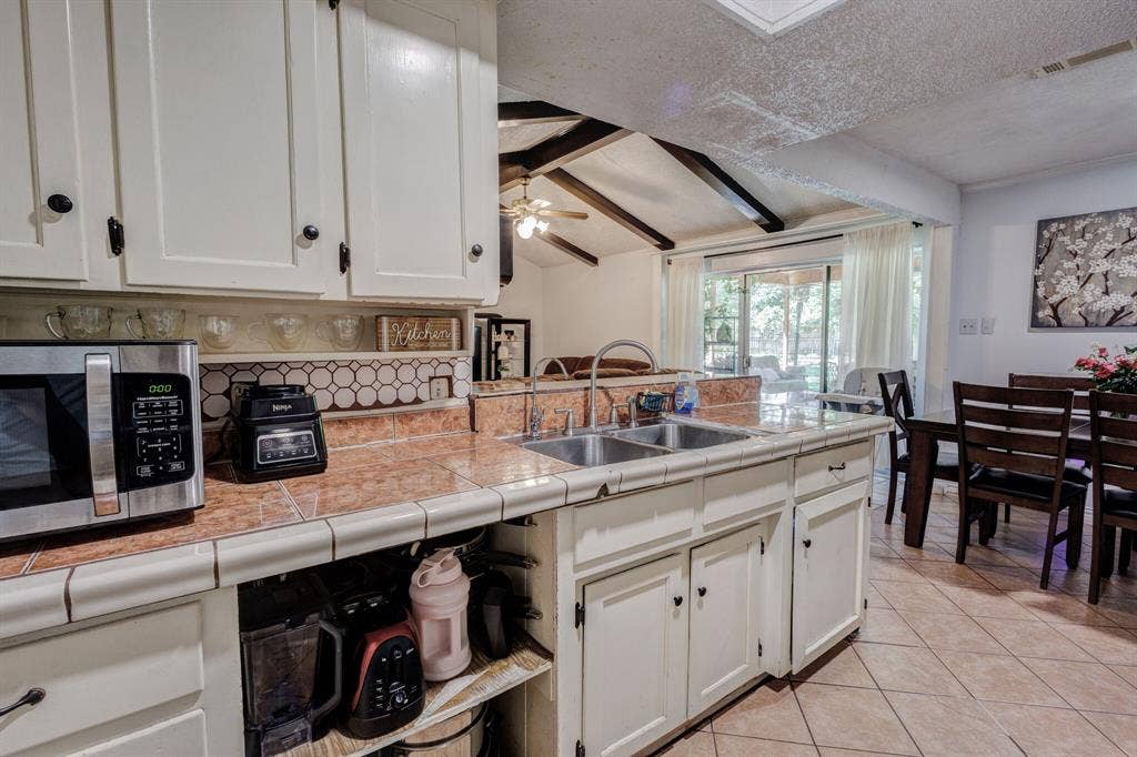 509 E Phillips Court, Grand Prairie, TX 75051 509 E Phillips Court, Grand Prairie, TX 75051