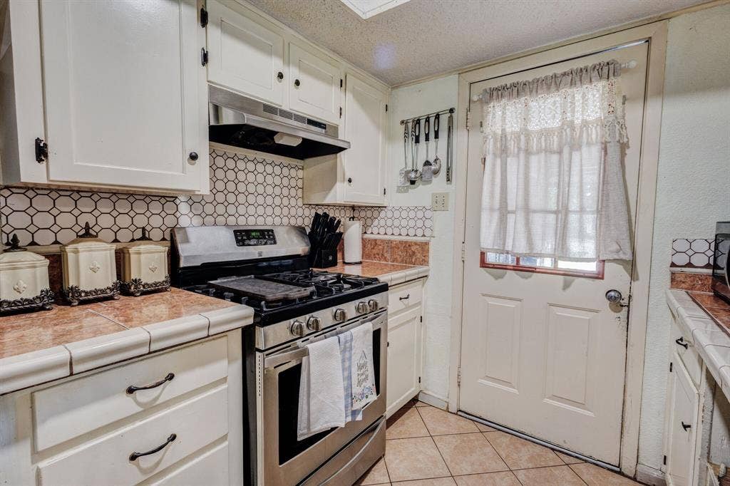509 E Phillips Court, Grand Prairie, TX 75051 509 E Phillips Court, Grand Prairie, TX 75051