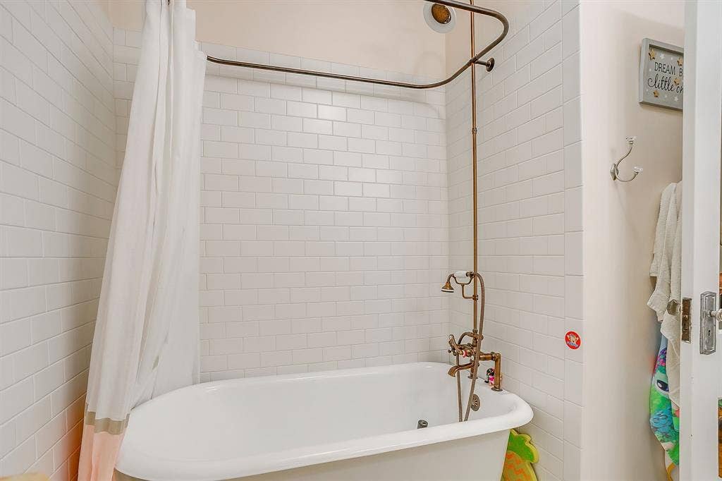 2200 W Magnolia Avenue, Fort Worth, TX 76110 2200 W Magnolia Avenue, Fort Worth, TX 76110