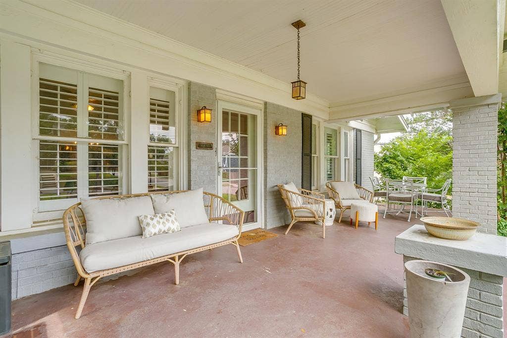 2200 W Magnolia Avenue, Fort Worth, TX 76110 2200 W Magnolia Avenue, Fort Worth, TX 76110
