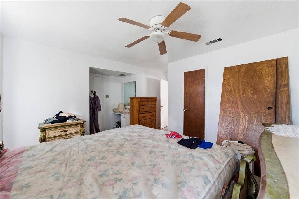 829 Ray Andra Drive, DeSoto, TX 75115