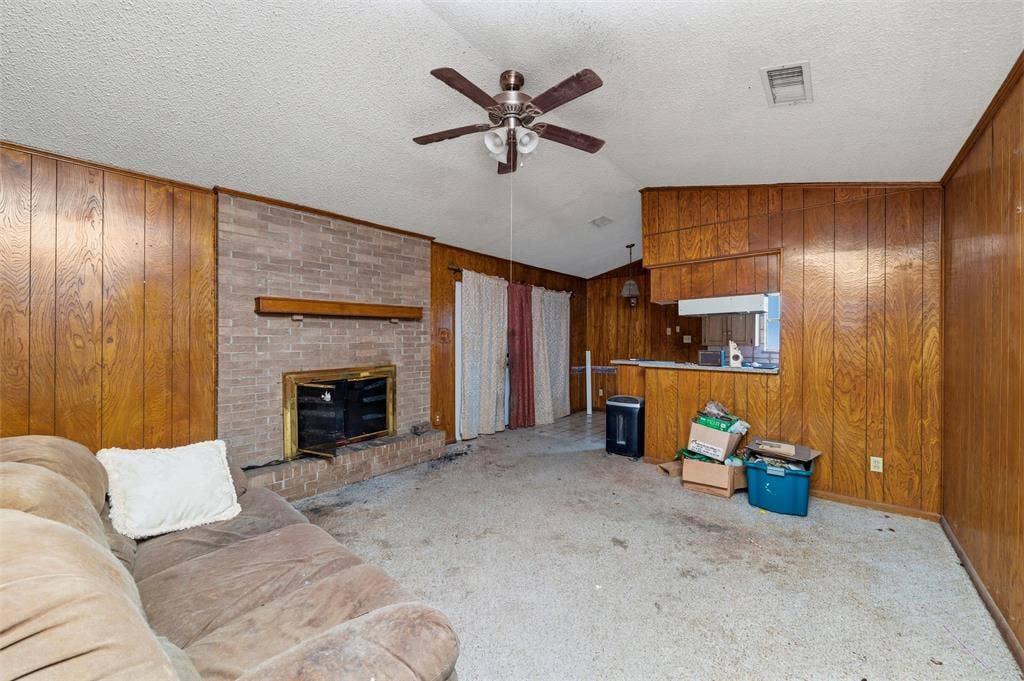 829 Ray Andra Drive, DeSoto, TX 75115