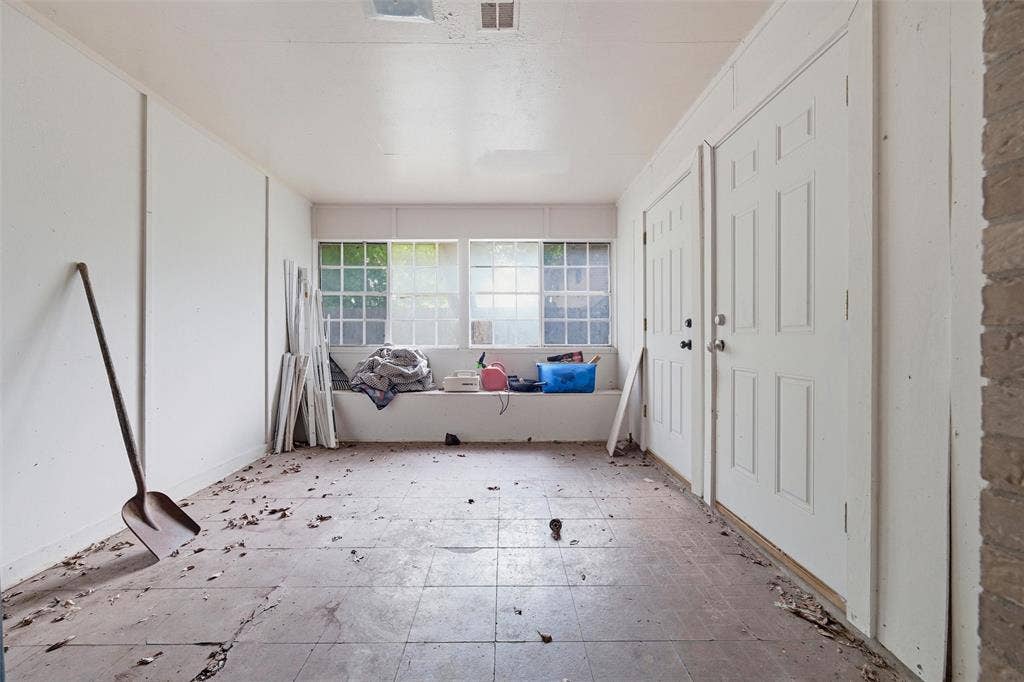 829 Ray Andra Drive, DeSoto, TX 75115