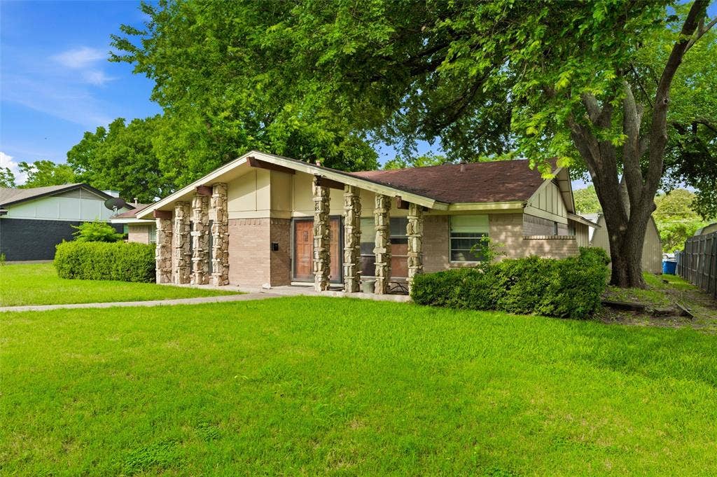 829 Ray Andra Drive, DeSoto, TX 75115