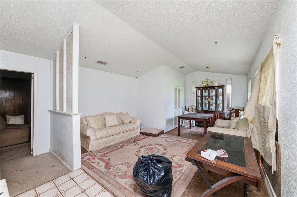 829 Ray Andra Drive, DeSoto, TX 75115