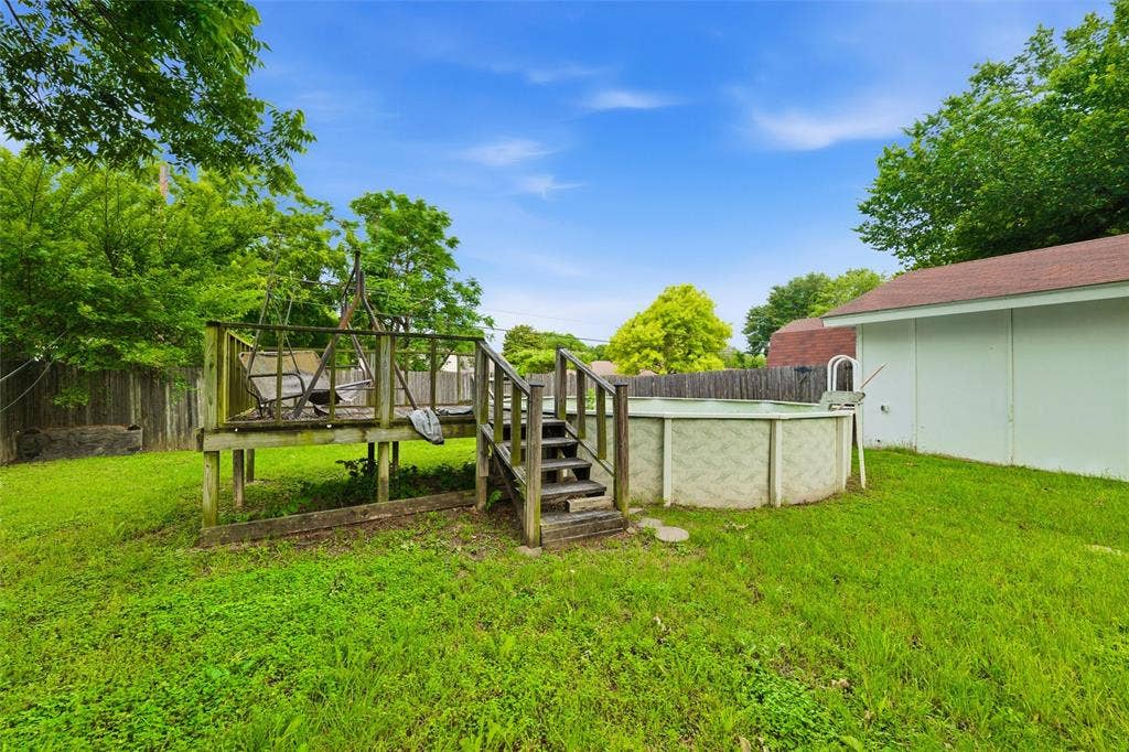 829 Ray Andra Drive, DeSoto, TX 75115