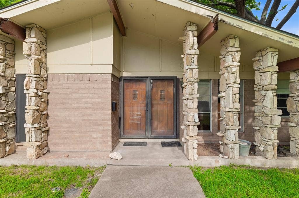829 Ray Andra Drive, DeSoto, TX 75115