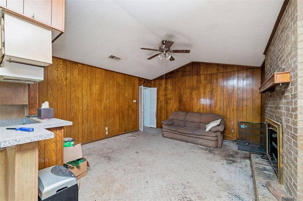 829 Ray Andra Drive, DeSoto, TX 75115