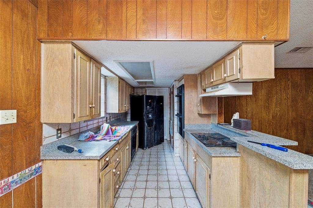 829 Ray Andra Drive, DeSoto, TX 75115