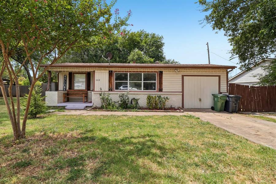 Property photo for 1812 Melissa Street, Arlington, TX