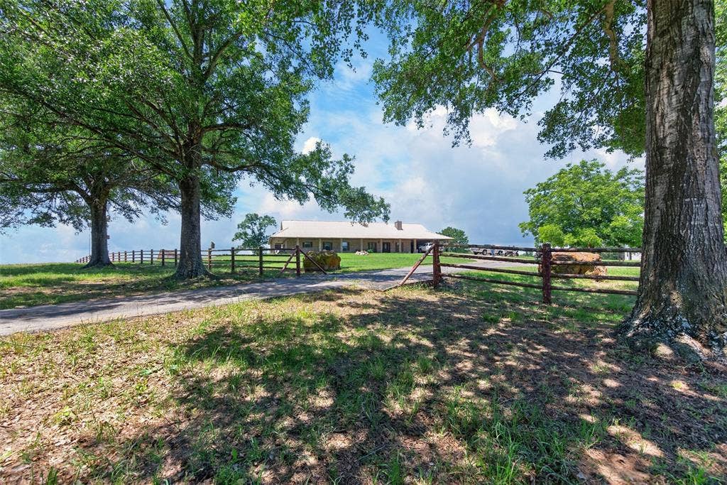 1053 ACR 499, Athens, TX 75751 1053 ACR 499, Athens, TX 75751