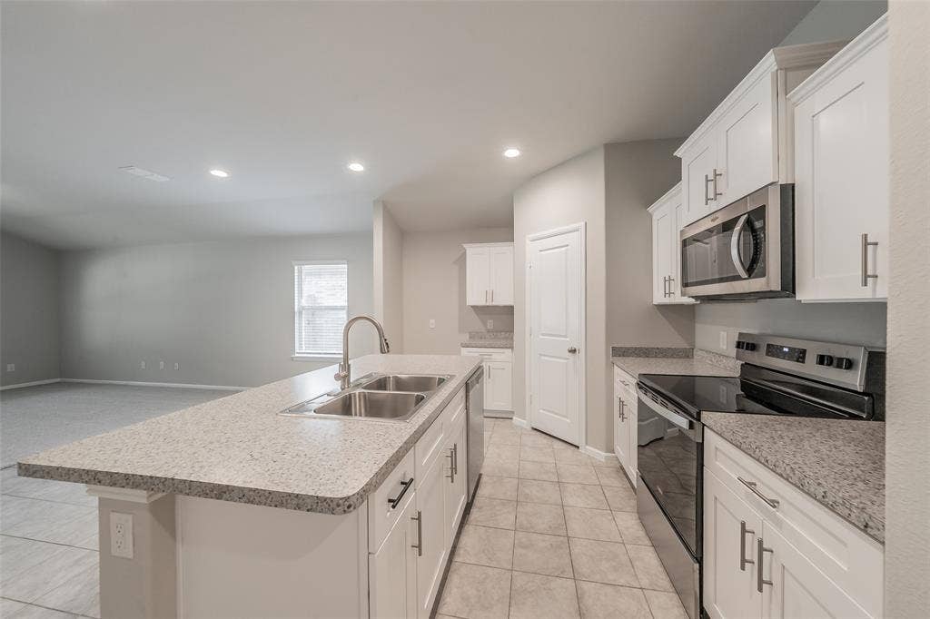 304 Abingdon Street, Azle, TX 76020 304 Abingdon Street, Azle, TX 76020
