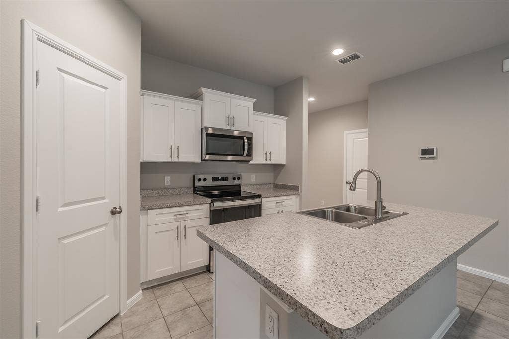 304 Abingdon Street, Azle, TX 76020 304 Abingdon Street, Azle, TX 76020