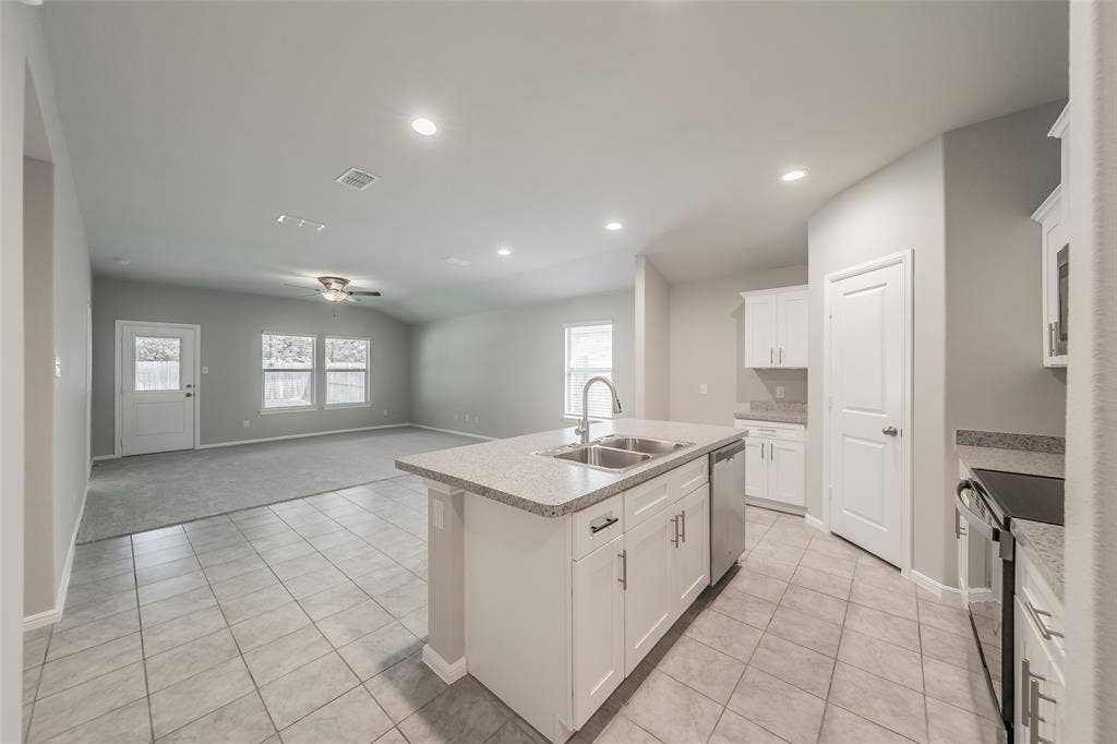 304 Abingdon Street, Azle, TX 76020 304 Abingdon Street, Azle, TX 76020