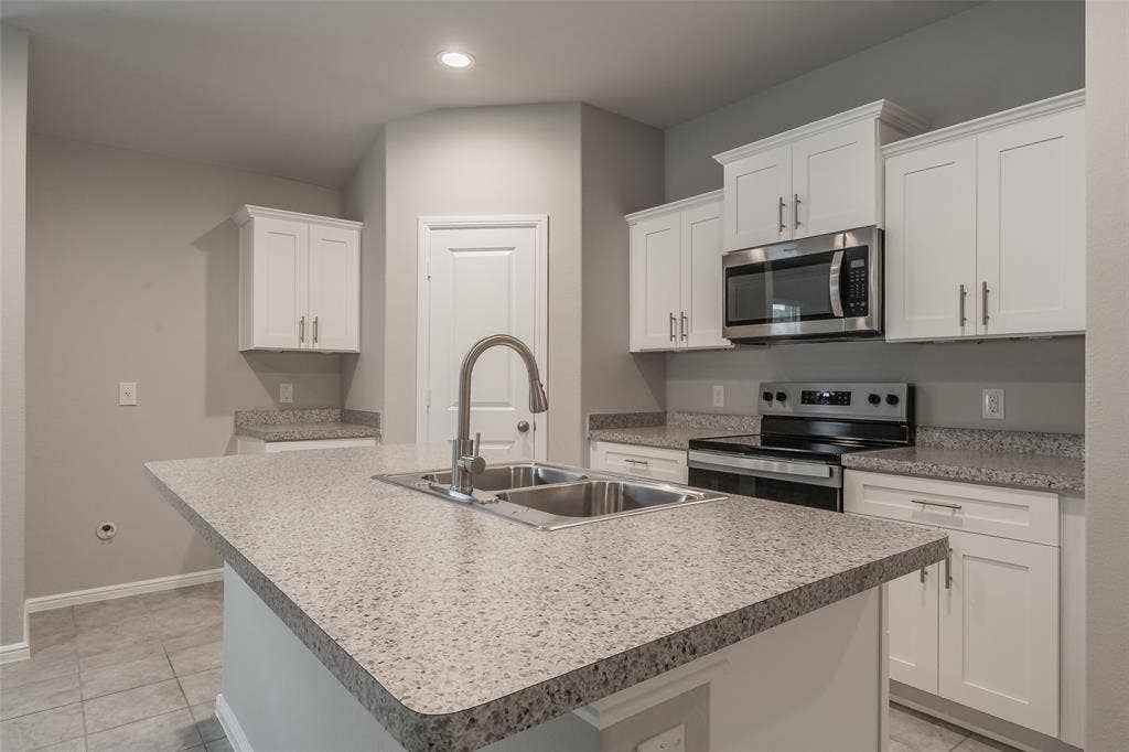 304 Abingdon Street, Azle, TX 76020 304 Abingdon Street, Azle, TX 76020
