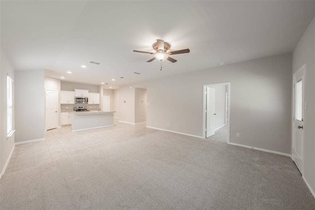 304 Abingdon Street, Azle, TX 76020 304 Abingdon Street, Azle, TX 76020