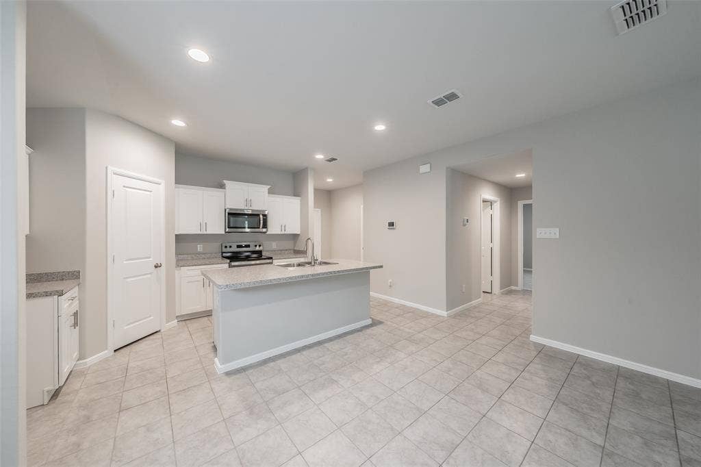 304 Abingdon Street, Azle, TX 76020 304 Abingdon Street, Azle, TX 76020
