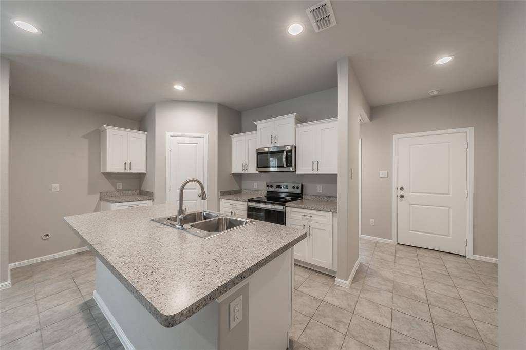 304 Abingdon Street, Azle, TX 76020 304 Abingdon Street, Azle, TX 76020
